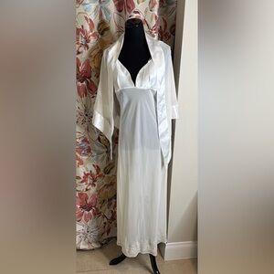 Two-piece White Laura Leigh Ltd Intimates Negligée, size M